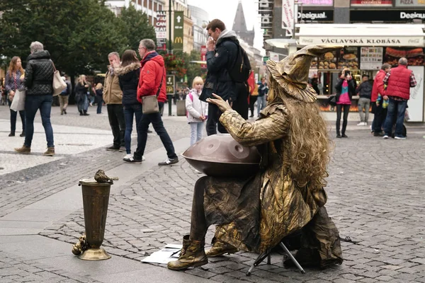 Prag 'da sokak müzisyeni — Stok fotoğraf
