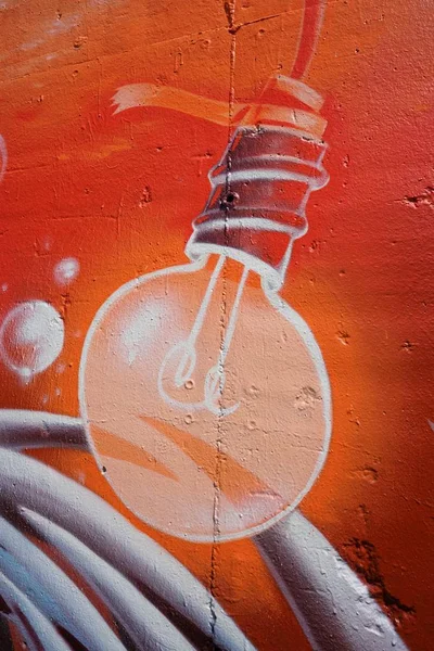 Glödlampa på en vägg — Stockfoto