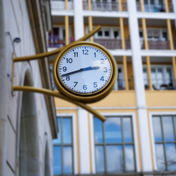 Horloge sur la façade — Photo