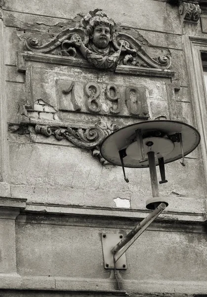 Fallfärdiga fasad i Magdeburg — Stockfoto