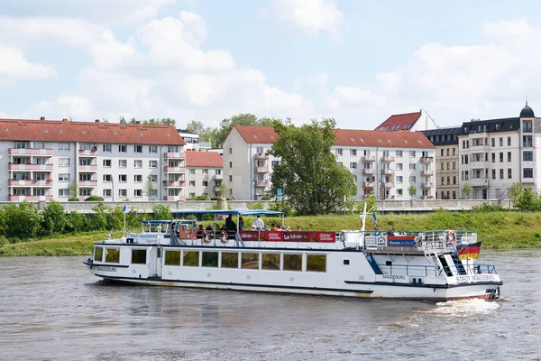 Passenger ship on the Elbe near Magdeburg — Stock Photo, Image