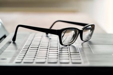 Gözlük bilgsayar klavye