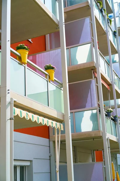 Facciata colorata balcone — Foto Stock