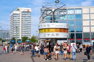  Berlin dünya saati