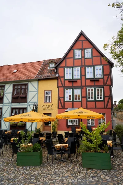 Café in einem historischen Fachwerkhaus in Quedlinburg — Stockfoto