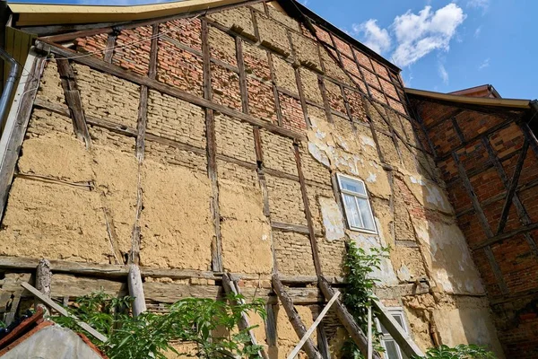 Zniszczonych Elewacji Starego Muru Pruskiego Domu Starego Miasta Quedlinburg — Zdjęcie stockowe