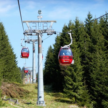 Braunlage, Almanya 29 Nisan 2018: Braunlage içinde Harz National Park yakınındaki Wurmberg, Cable car. Birçok turist Wurmberg bir yolculuk için teleferik kullanmak