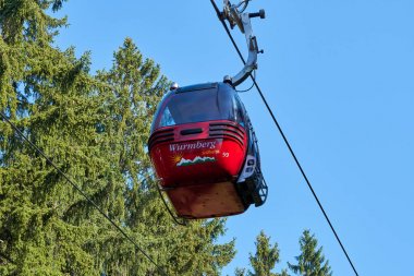 Braunlage, Almanya 29 Nisan 2018: Braunlage içinde Harz National Park yakınındaki Wurmberg, Cable car. Birçok turist Wurmberg bir yolculuk için teleferik kullanmak                               