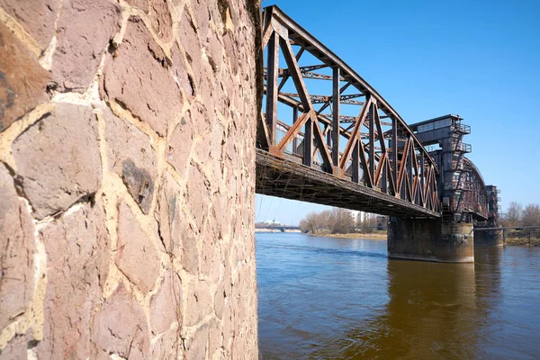 Zvedněte Most Přes Řeku Labe Poblíž Magdeburg — Stock fotografie