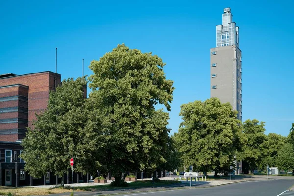 Stadthalle Und Albinmüllerturm Rotehornpark Magdeburg — Stockfoto