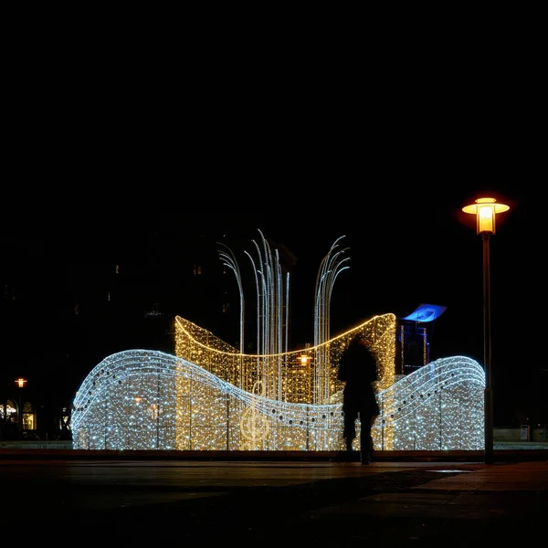 Vánoční Zdobená Fontána Ulrichplatz Centru Města Magdeburg Německu — Stock fotografie