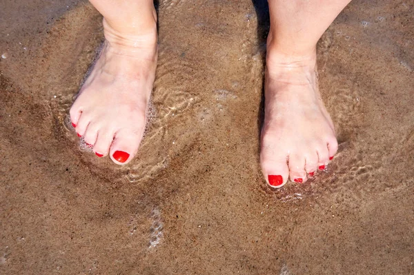 Füße Wasser Strand Der Polnischen Ostseeküste — Stockfoto