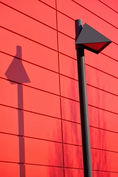 Lámpara Moderna Fachada Una Casa Roja —  Fotos de Stock