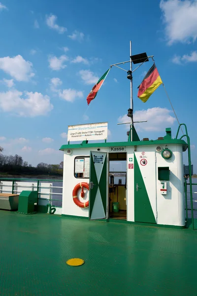 Magdeburg Germany April 2019 Ferry River Elbe Magdeburg District Westerhuesen — Stok fotoğraf