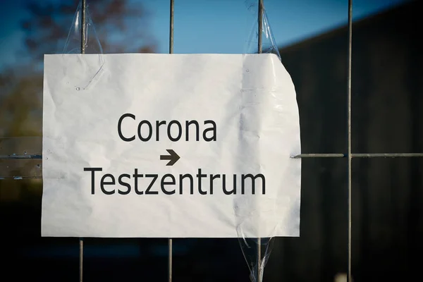 Firma Con Inscripción Corona Test Centre Una Valla Alemania —  Fotos de Stock