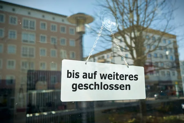 Schild Einem Schaufenster Mit Geschlossener Aufschrift Bis Auf Weiteres — Stockfoto