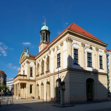Magdeburg belediyesi pazar meydanında.                               