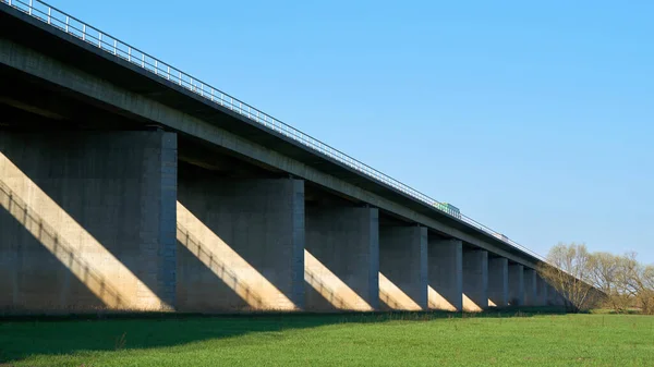 Ponte Sull Autostrada Tra Hohenwarthe Magdeburgo Germania — Foto Stock
