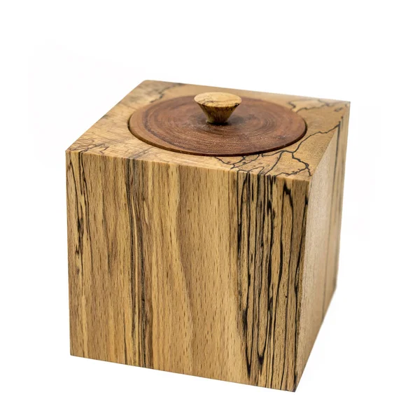 Jasne drewniane pudełko w kształcie sześcianu z drewna bukowego z pokrywą — Zdjęcie stockowe