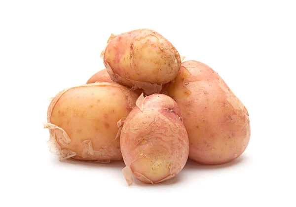 Braune junge Kartoffel isoliert — Stockfoto