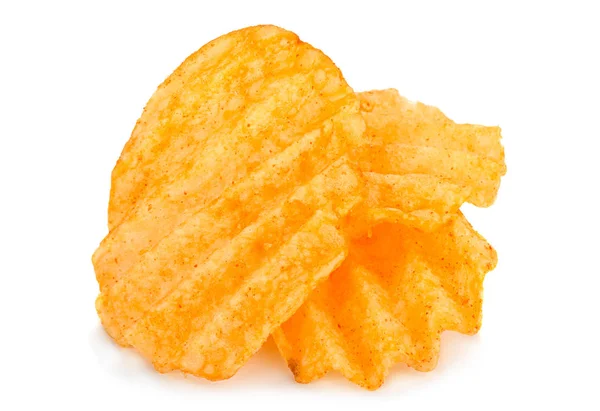 Kartoffelgerippte Chips auf weiß — Stockfoto