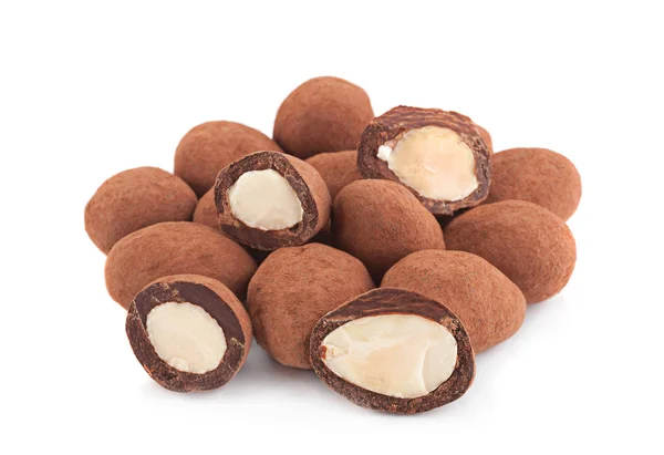 Шоколадные конфеты с миндалем — стоковое фото