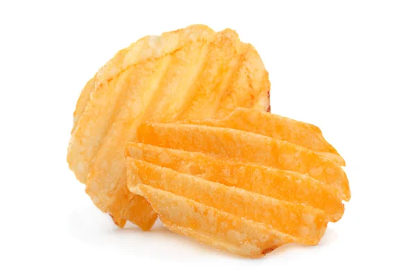 Geribbeld aardappelchips op wit — Stockfoto