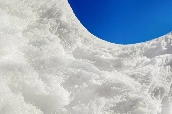 Estructura de nieve blanca con cielo —  Fotos de Stock