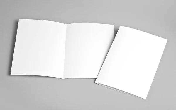 Prázdné bílé skládací papírový leták — Stock fotografie
