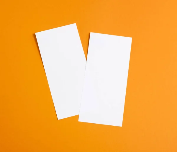 橙色的背景替换您的设计的空白传单. — 图库照片