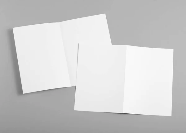Prázdné bílé skládací papírový leták — Stock fotografie