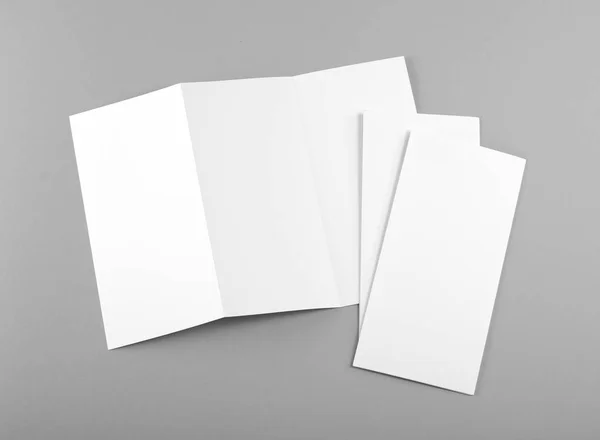 Folleto de papel plegable blanco en blanco — Foto de Stock