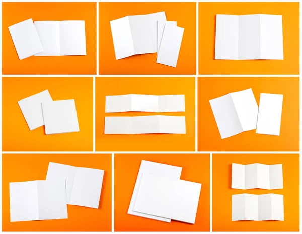 Folleto de papel plegable blanco en blanco sobre fondo naranja —  Fotos de Stock