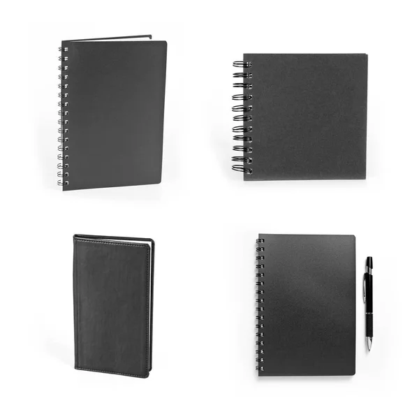 Set schwarzer geschlossener Notizbücher mit Stift auf weißem Papier. — Stockfoto