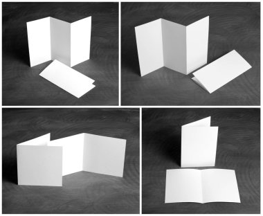 Boş beyaz kağıt el ilanı siyah bir kara tahta katlama