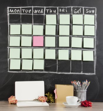 Sevgililer günü kavramı: Kılavuz takvim zamanlama dekorasyonu ile 