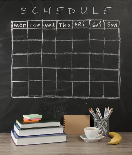 Grid tidtabell schema på svarta tavlan bakgrund. — Stockfoto