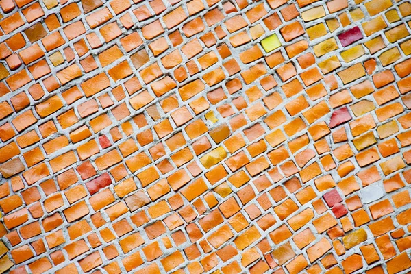 Fundo de mosaico de cerâmica vermelha. Uma parede com uma superfície texturizada — Fotografia de Stock