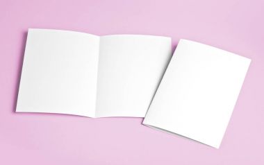 Boş beyaz katlama kağıt afiş