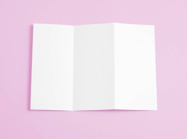 Pembe bir arka plan üzerinde boş katlama sayfa kitapçık.