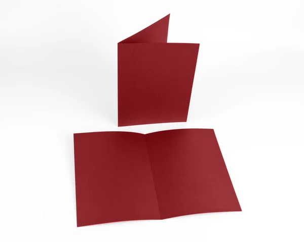 Üres piros összecsukható papírt szórólap fehér alapon — Stock Fotó
