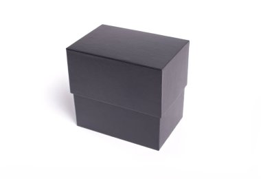 Siyah kutu beyaz üzerine izole.