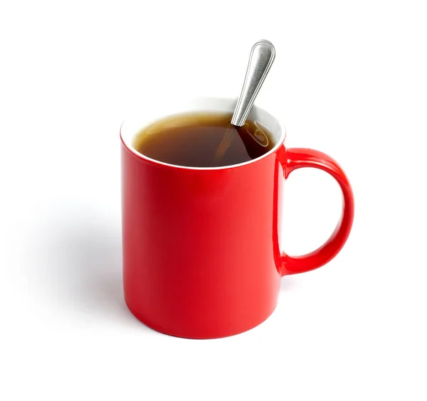 Piros csésze teát kanállal a fehér háttér — Stock Fotó