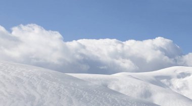 Karpat dağ manzarası. Kar dağ Panoraması.