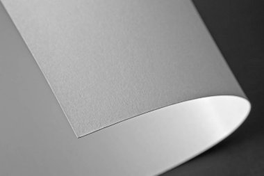 Kıvrılmış köşe beyaz kağıt