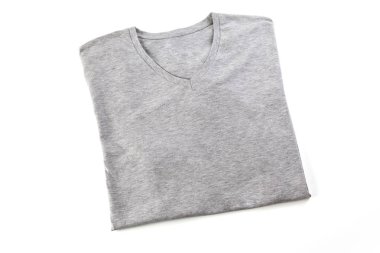 Gri t-shirt sahte, hazır tasarım yerine katlanmış.