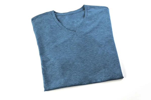 Blau gefaltete T-Shirt-Attrappe, bereit, Ihr Design zu ersetzen. — Stockfoto