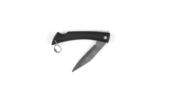 Cuchillo Plegable Negro Sobre Blanco — Vídeo de stock