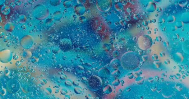 액체에서 거품을 이동시키는 천연적 배경을 매크로 의물의 아름다운 — 비디오