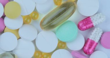 Dönüşümlü haplarla kapatın. Haplar ve uyuşturucular. Dönüşümlü ilaç ve hapların çeşitliliği